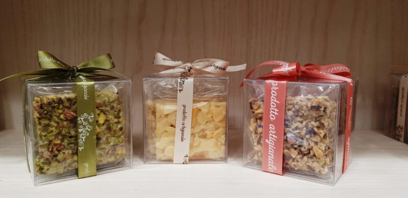 Crunchy pistachio, almond or hazelnut flavor.