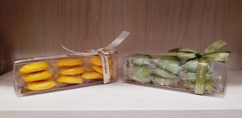 Cookies filled with lemon, orange or pistachio.